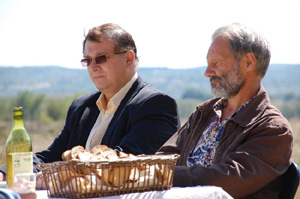 Gilles-ric Sralini, professeur de biologie molculaire et Guy Kastler, agriculteur bio dans lAude