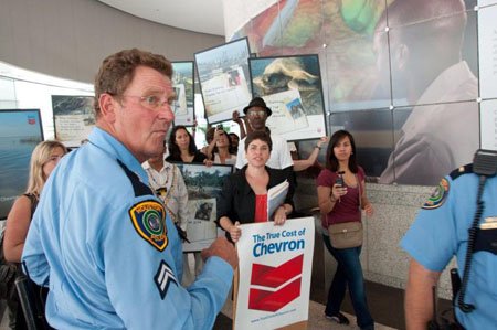 Manifestation, Houston, Chevron'HQ