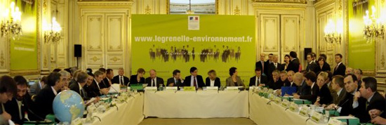 Ministres et participants du Grenelle Environnement autour du premier ministre Franois Fillon