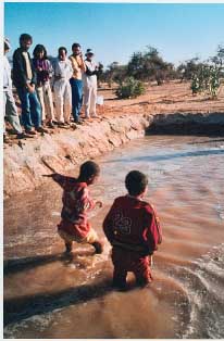 Agharous, stockage de l'eau, copyright Pierre Rabhi/Internuntia 2001